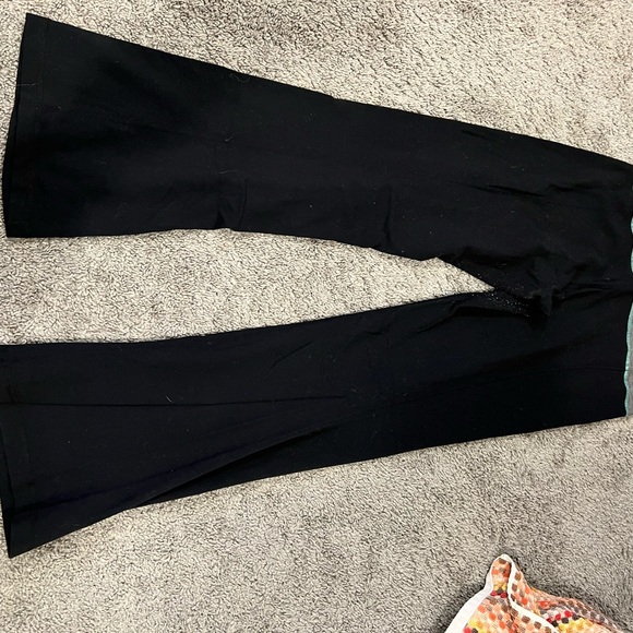 Lululemon Groove pants 28 length - Picture 2 of 3